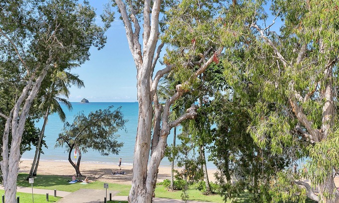 Palm Cove Apartment | Hibiscus On Palm Cove at Marlin Waters
