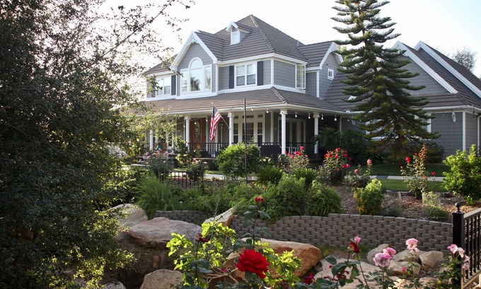 East Canyon House | Hidden Garden Estates - Breathtaking Views, Lush Landscape, Pool & Spa .