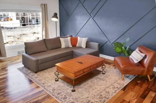 East Millcreek House | Hidden Gem in Millcreek - Minutes from Ski Resorts