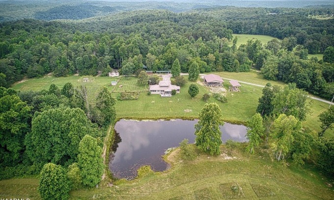 Wilder RV Rental | Hidden Paradise Farms – 4 Cabins & RV Sleeps 19 Perfect for Large Groups