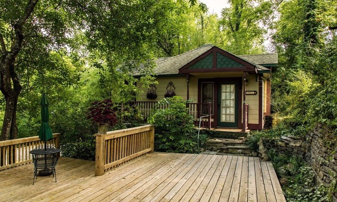 Eureka Springs Historic District Bed & Breakfast | Hidden Springs Bed & Breakfast