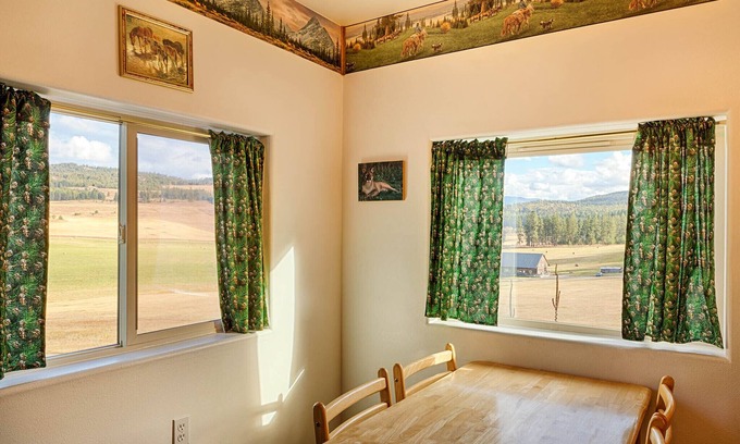 Oroville Cabin | Hideaway at Eden Valley Guest Ranch