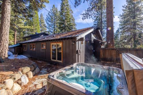 Dollar Point House | Hideaway in the Highlands - 4BR, Pet Friendly w Hot Tub - Minutes from the Lake & Tahoe City