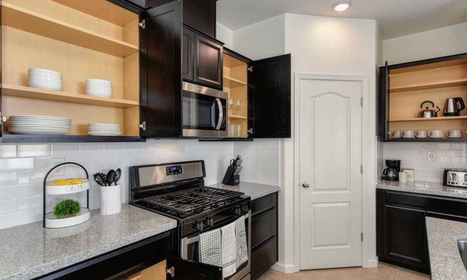 Folsom House | Hideaway on Sunny Gate Ln