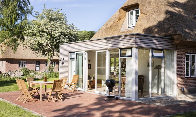 Holzdorf House | Hideaway under thatch for large families with sauna and stove