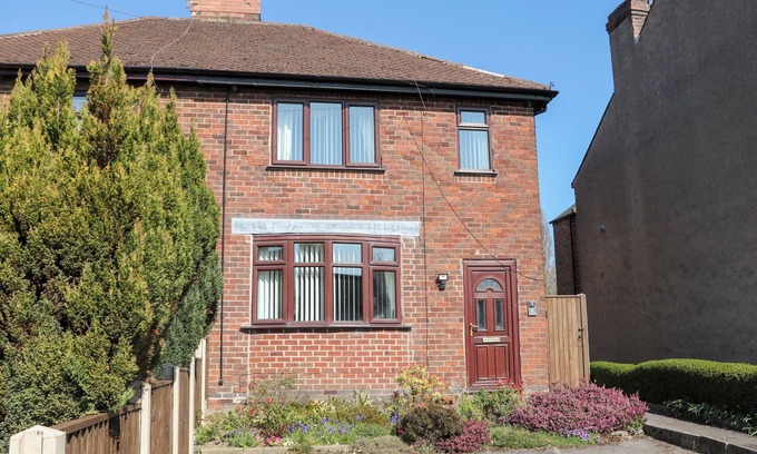 Crich Cottage | HIDEAWAY, with a garden in Crich