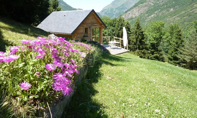 Gedre Ski Chalet | HIGH-ALTITUDE CHALET