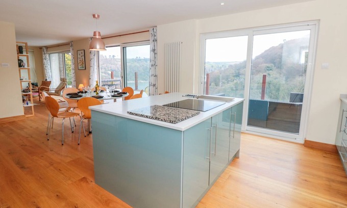Dartmouth Cottage | High Banks