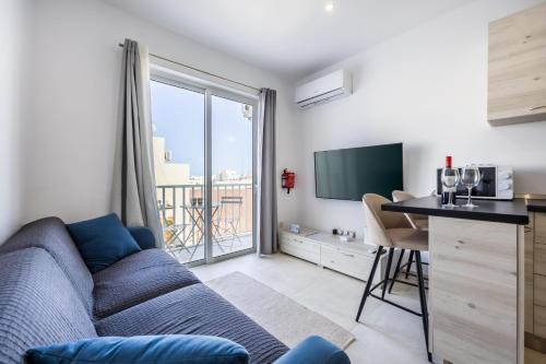 San Gwann Apartment | High floor family of 3 apartment - By Solea