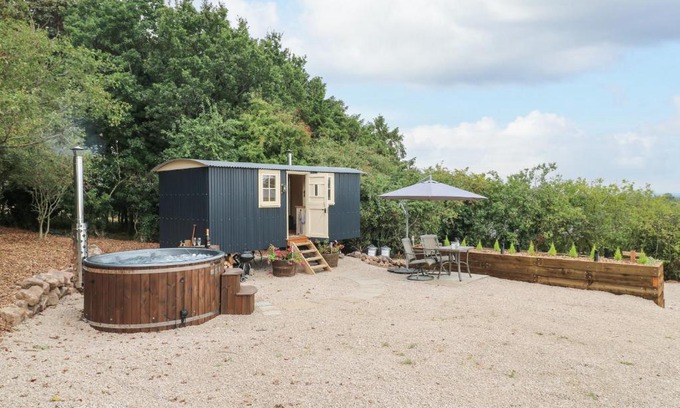 Ashbourne House | High Grounds Shepherd's Hut