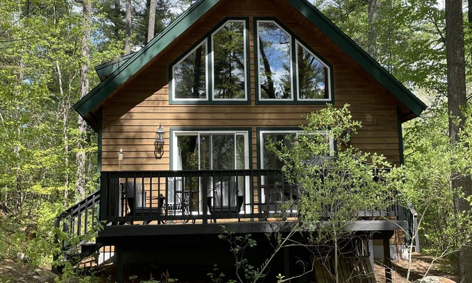 Jay Ski Chalet | High Peaks Hideaway - minutes from Whiteface Mt!