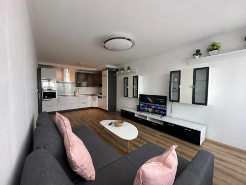 Krc Apartment | High rise cozy 2BRD flat
