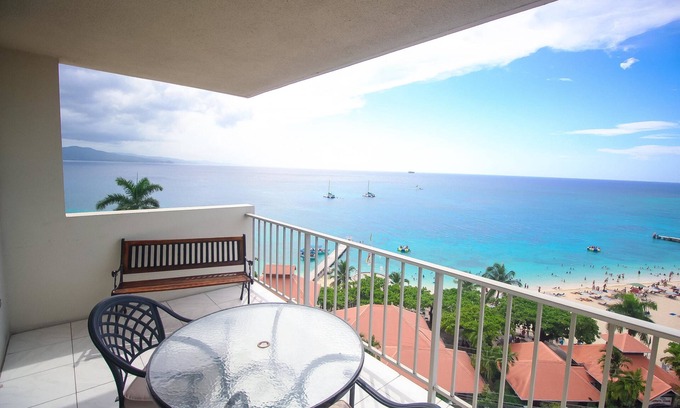 Montego Bay Hotel | High Tides Beach Studio