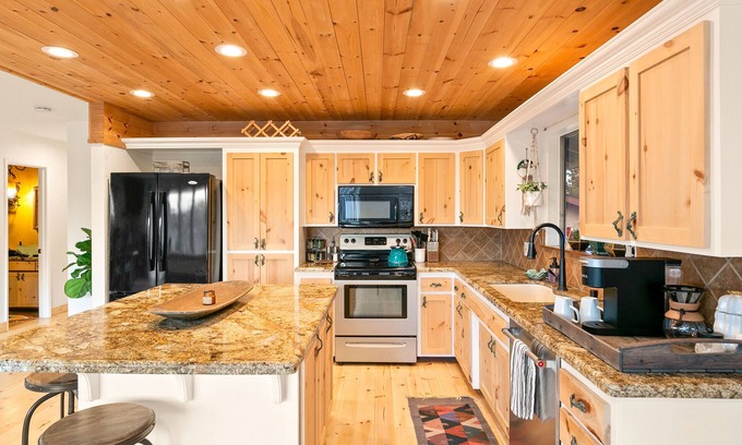 Joshua Tree House | π΅ High View and Casita - Hot Tub, Fire Pit & BBQ in Joshua Tree! π΅
