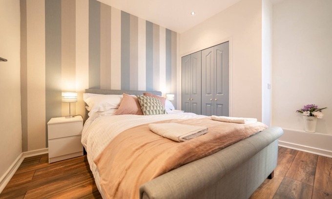 Thornton-Cleveleys Apartment | HIGHCLIFFE EMERALD SUITE - BEACHFRONT - SLEEPS 8