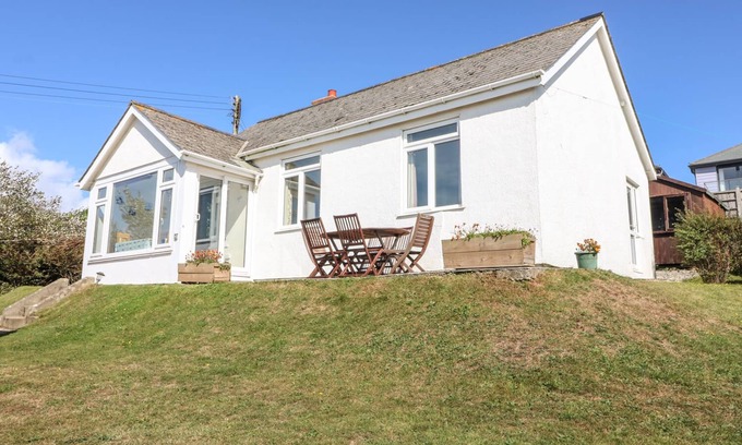 Bigbury-on-Sea Cottage | HIGHDOWN, pet friendly, country holiday cottage in Bigbury-On-Sea
