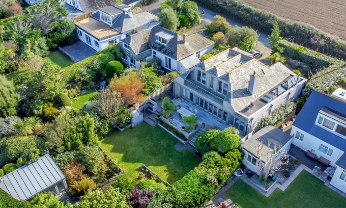 Trenance House | Higher Close - Four Bedroom House, Sleeps 8