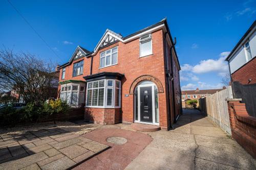Cleethorpes House | Highgate Beach House - Great for family stays and contractors