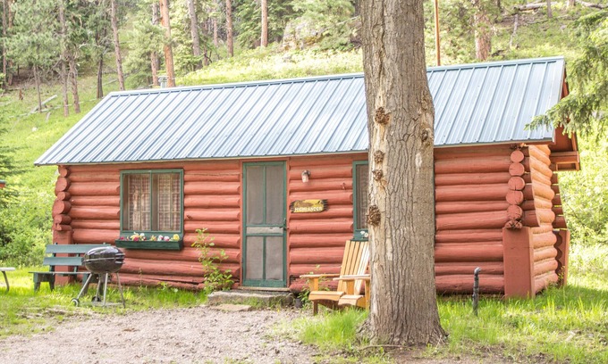 Cheyenne Crossing Cabin | Highlander Cabin by Spearfish Creek