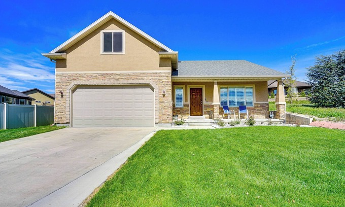 South Jordan House | Hike, Golf & Ski: Family Home in South Jordan