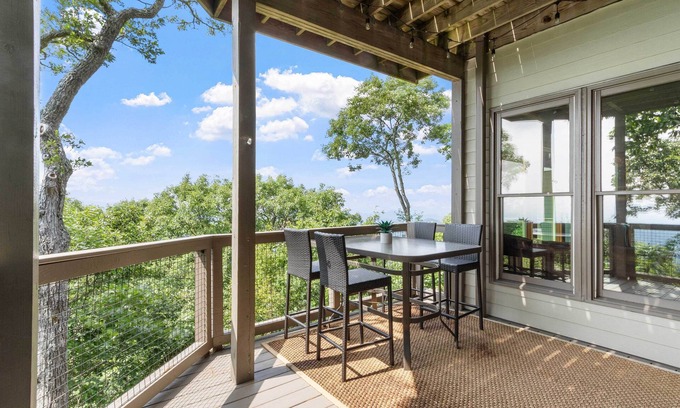 Mountain Air Apartment | Hiking On-site: Mtn-view Burnsville Condo!