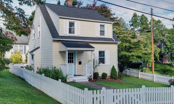 Fry's Spring House | Hill Street House walk to UVA Stadium/Fry's Spring