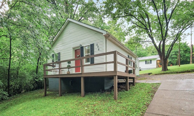 Bardstown House | Hillside Home Close To The Bourbon Trail