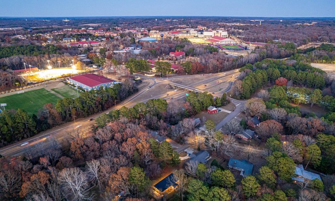 Oxford Cottage | Hillside Ranch Patio with BBQ Grill Walking Distance to Campus & Square.