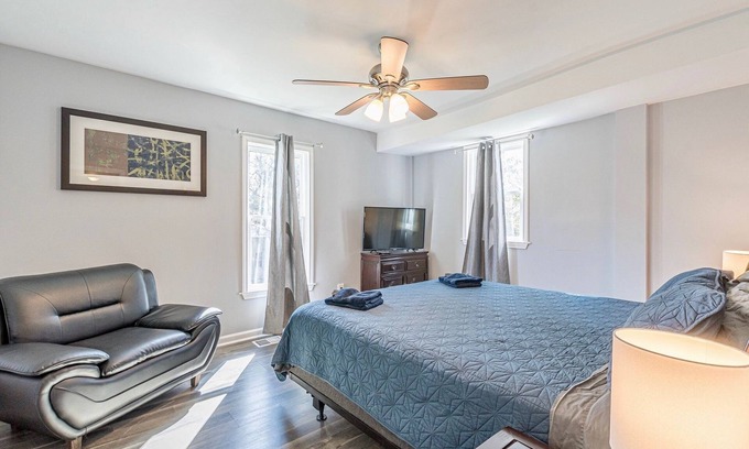 West End Apartment | Hillside Tucked-Away Apartment | 5 min to Downtown