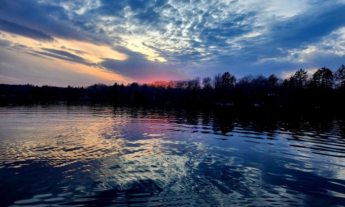 Hayward Cabin | Hilltop Hideaway- Cozy Updated Waterfront Retreat on Tiger Cat Chain of Lakes