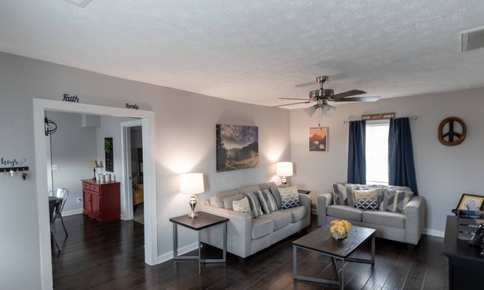 Maryville House | Hilltop Hideout — A Peaceful Retreat in the Foothills of the Smoky Mountains