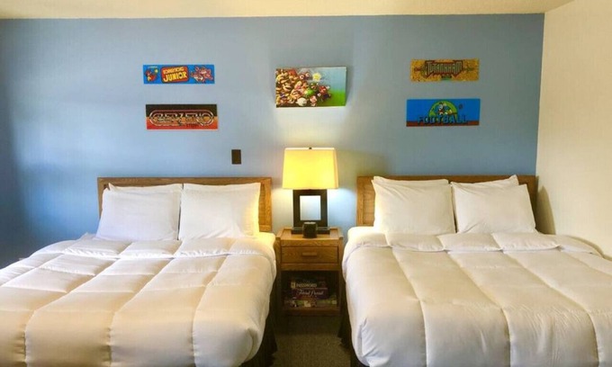 International Falls Cabin | Hilltop Lodge Standard Double - Room 110