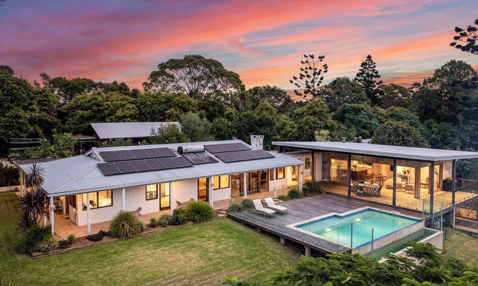 Newrybar House | Hilltop Retreat l Pool & Fire Pit l Nova Escapes