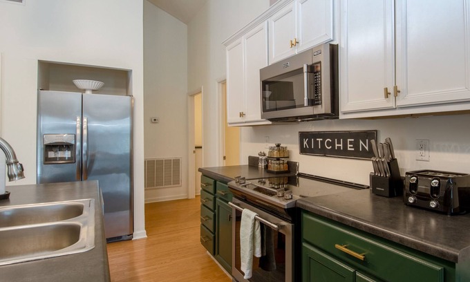 Hillwood House | Hillwood Hideaway | Minutes to DT Nashville, Music Row & Shopping!