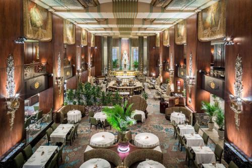 Downtown Cincinnati Hotel | Hilton Cincinnati Netherland Plaza