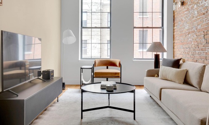 Downtown Brooklyn Apartment | Hip Downtown BK 3BR w/ Gym, Elevator, Roof & Private Patio, by Blueground