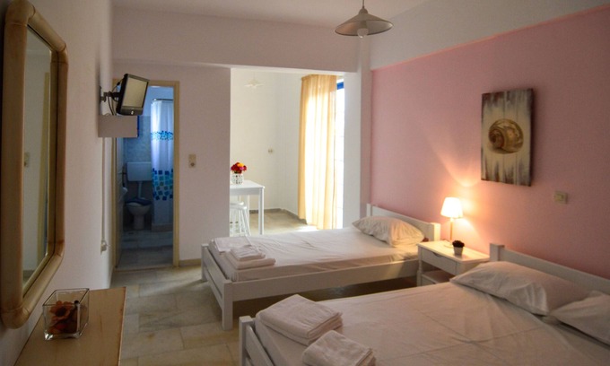 Moutsouna Apartment | "Hippocampus" Triple Studio by the Sea