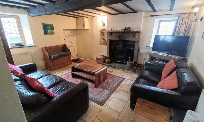 Cromford Cottage | Historic 3BD Cottage: Cozy and Private Retreat