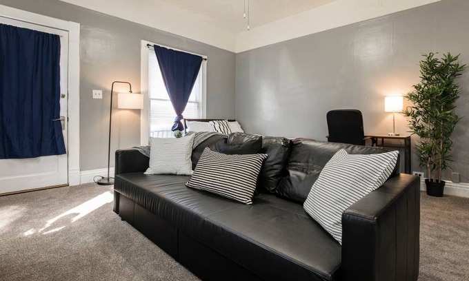 Shelby Park House | Historic 3BR home in Shelby Park by CozySuites
