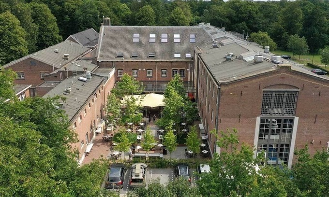 Alkmaar Hotel | Historic Ambiance in Modern Cell Room