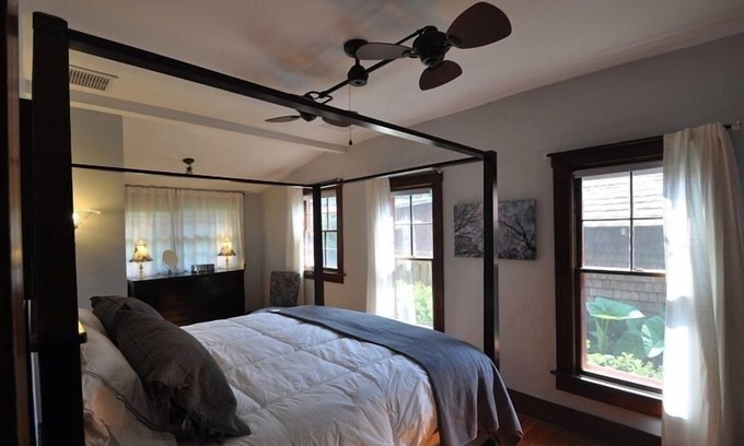 Duckpond House | Historic Downtown Gainesville- Walk to Restaurants, Bars, and Campus