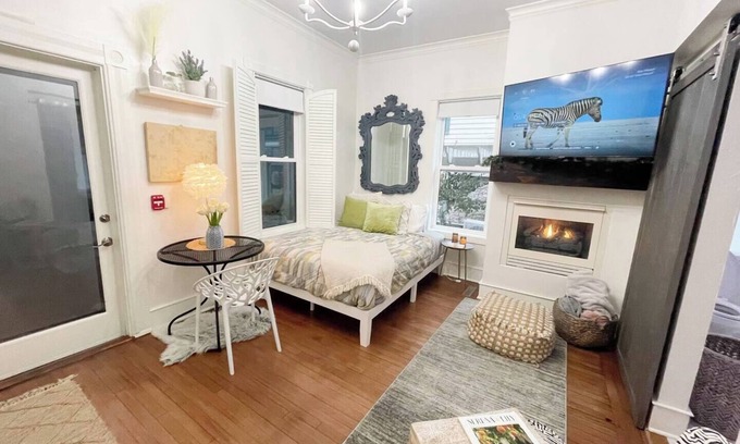 Delafield Apartment | Historic Downtown Luxury-Lake-Coffee-Spa like BA