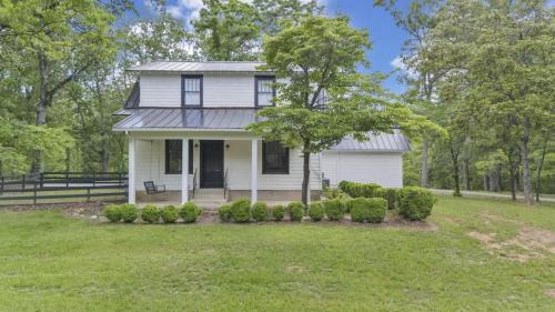 Roanoke House | Historic Farmhouse 5 acres Hot Tub Parkway Access