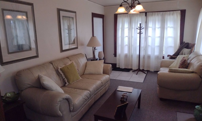 Highland Square Apartment | Historic Highland Square 2bdrm Apartment
