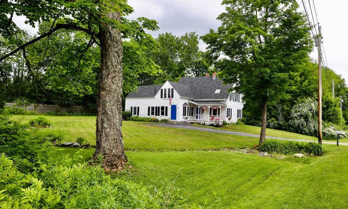 Warren House | Historic Home w/Gas Fireplace, Fast WiFi, & Private W/D - Snowbird-Friendly