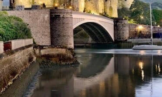 Caerwys House | Historic House with 4 Ensuite Bedrooms Lounge and Kitchen
