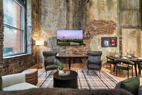 Old City Apartment | Historic Loft Retreat N Downtown Knoxville