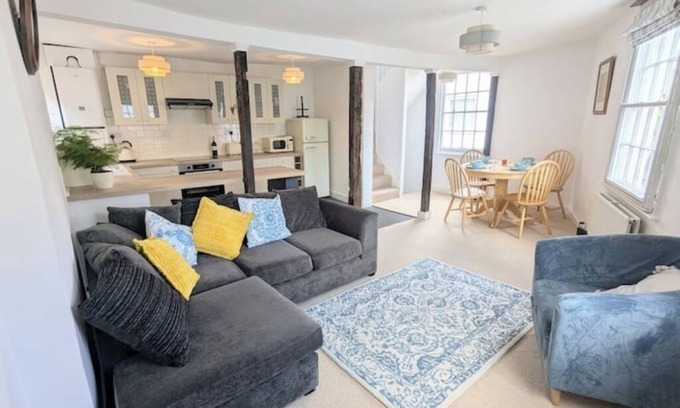 Cuckfield Cottage | Historic maisonette cottage in the beautiful village of Cuckfield