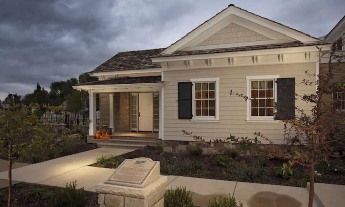 Riverton House | Historic School & Church House
