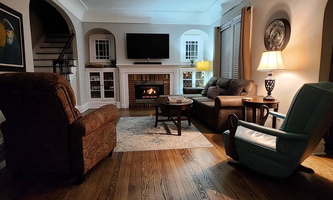 Lorain House | Historical 6 bed home, game room, short walk to beach & harbor lighthouse views.